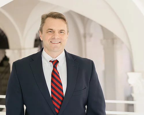 Attorney Carter Lee